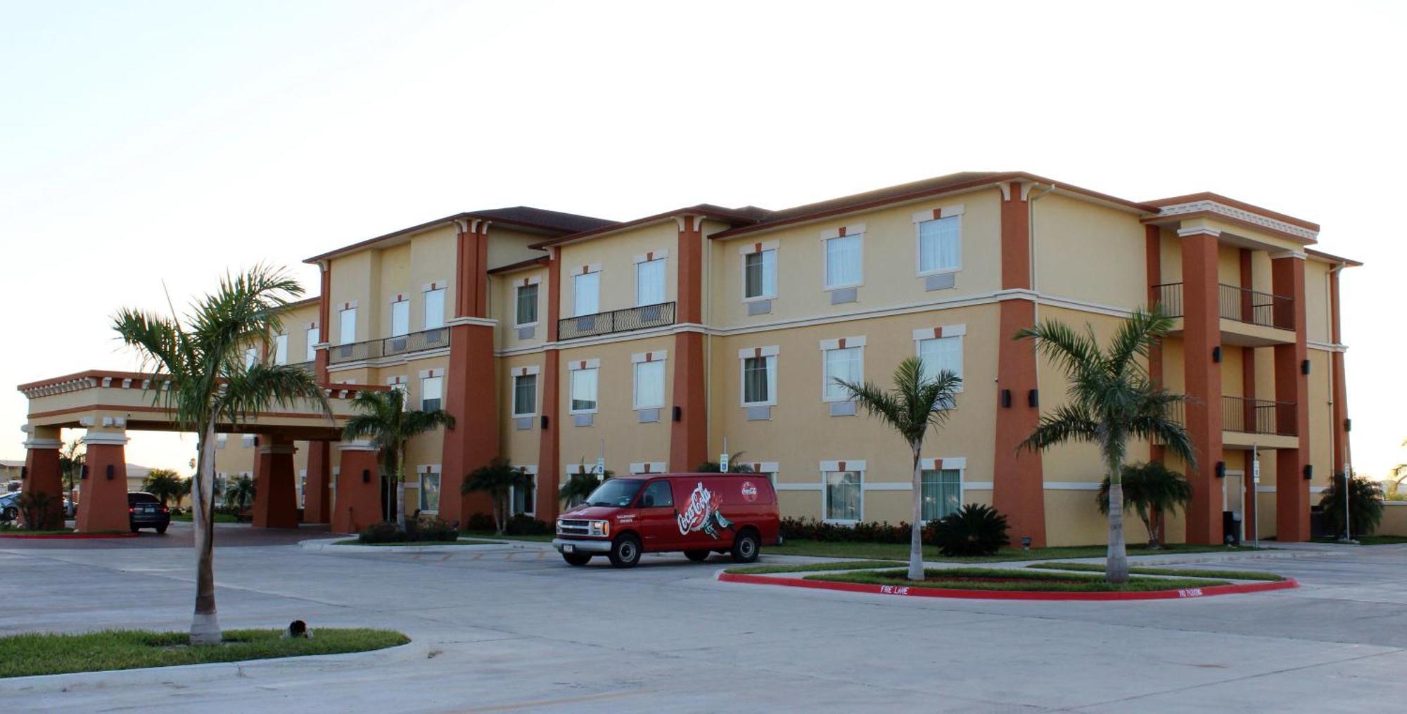 Super 8 By Wyndham Hidalgo At La Plaza Mall & Mcallen Airport Eksteriør bilde