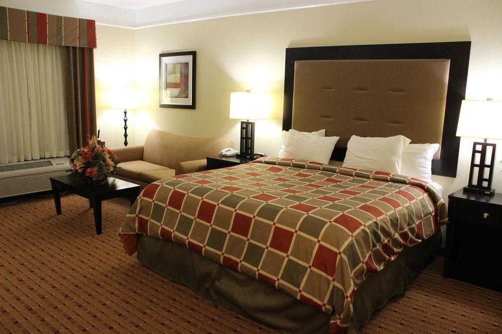 Super 8 By Wyndham Hidalgo At La Plaza Mall & Mcallen Airport Eksteriør bilde