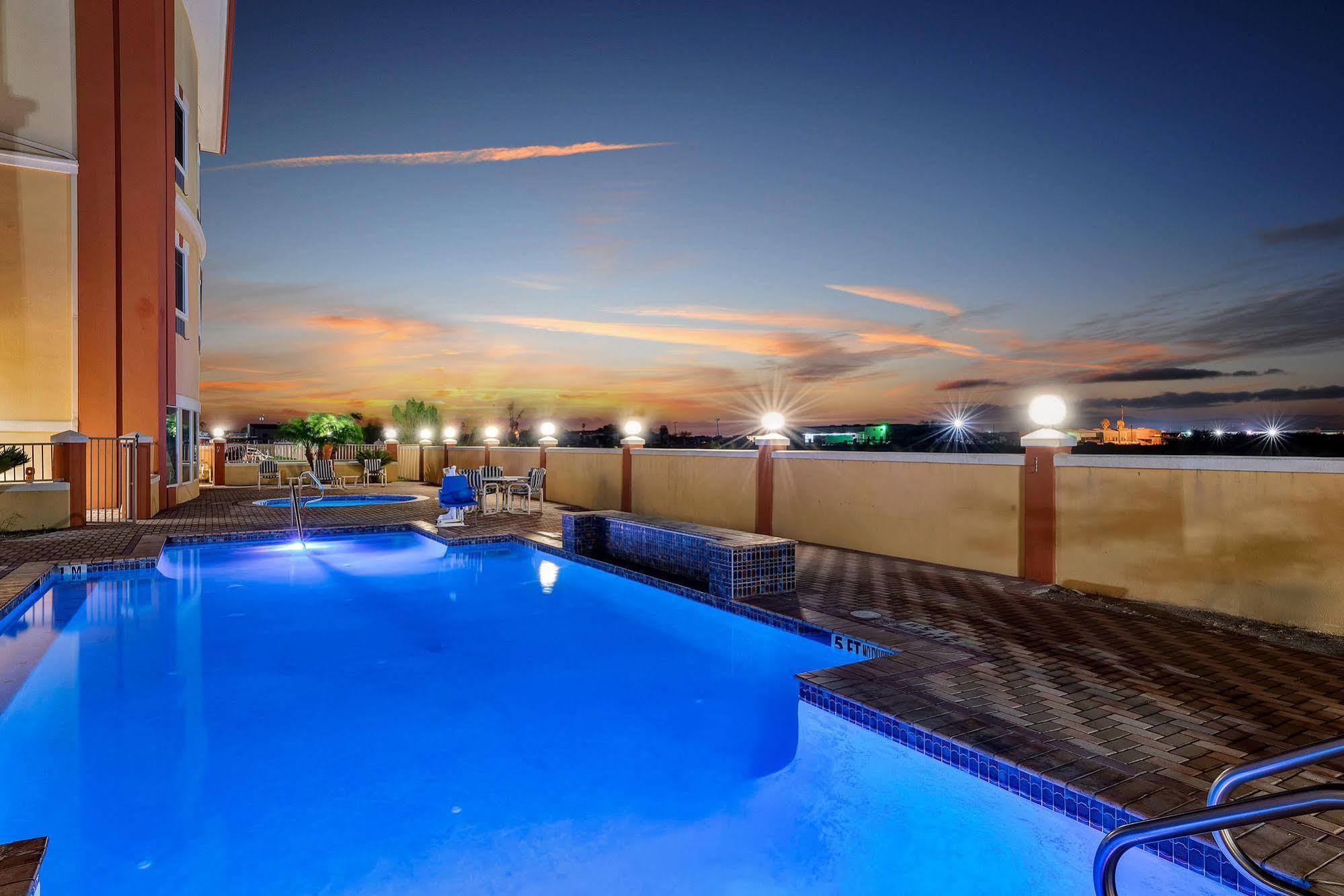 Super 8 By Wyndham Hidalgo At La Plaza Mall & Mcallen Airport Eksteriør bilde